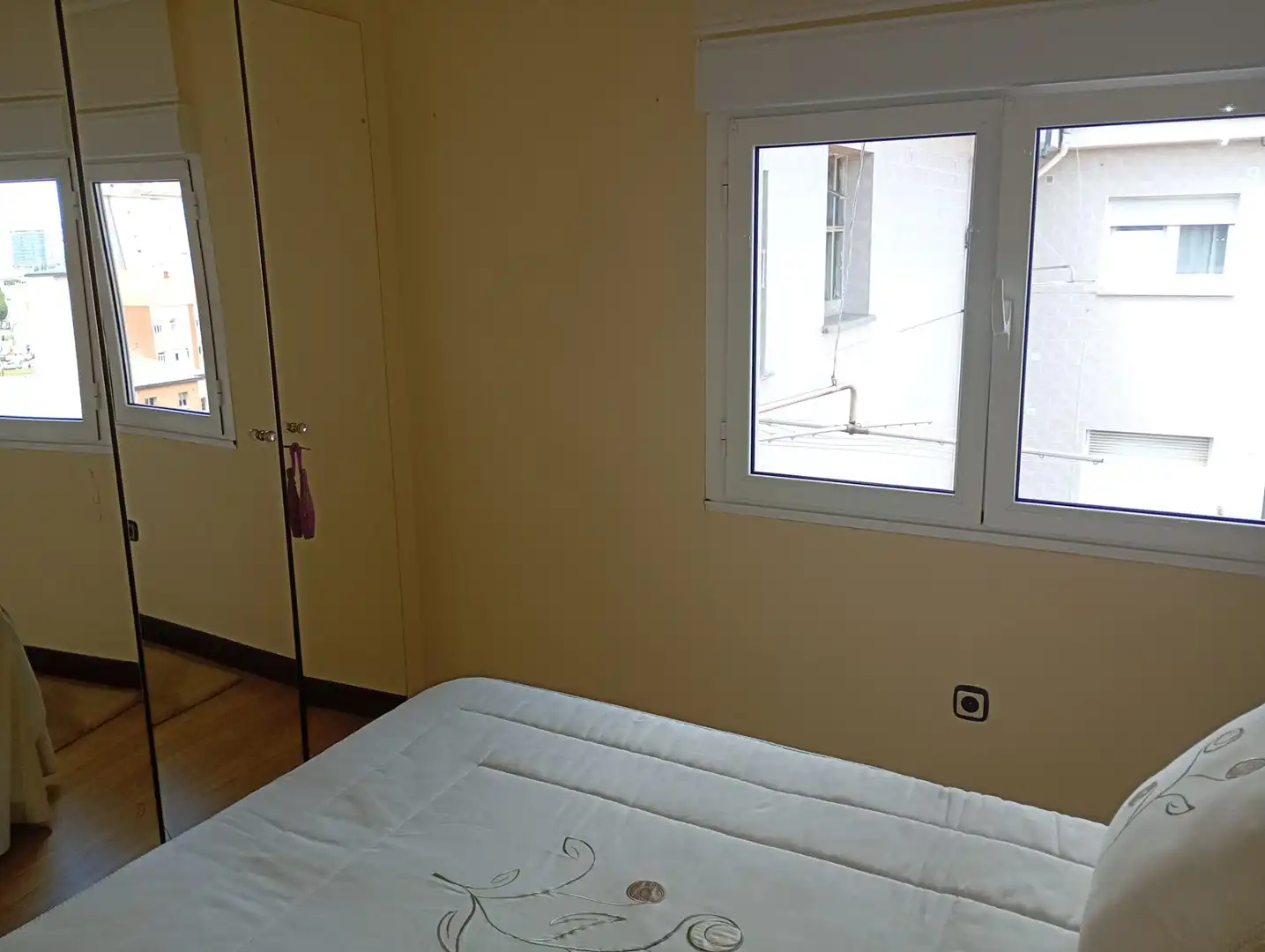 Bedroom of Flat for sale in Gijón   with Parquet flooring, Furnished and Oven