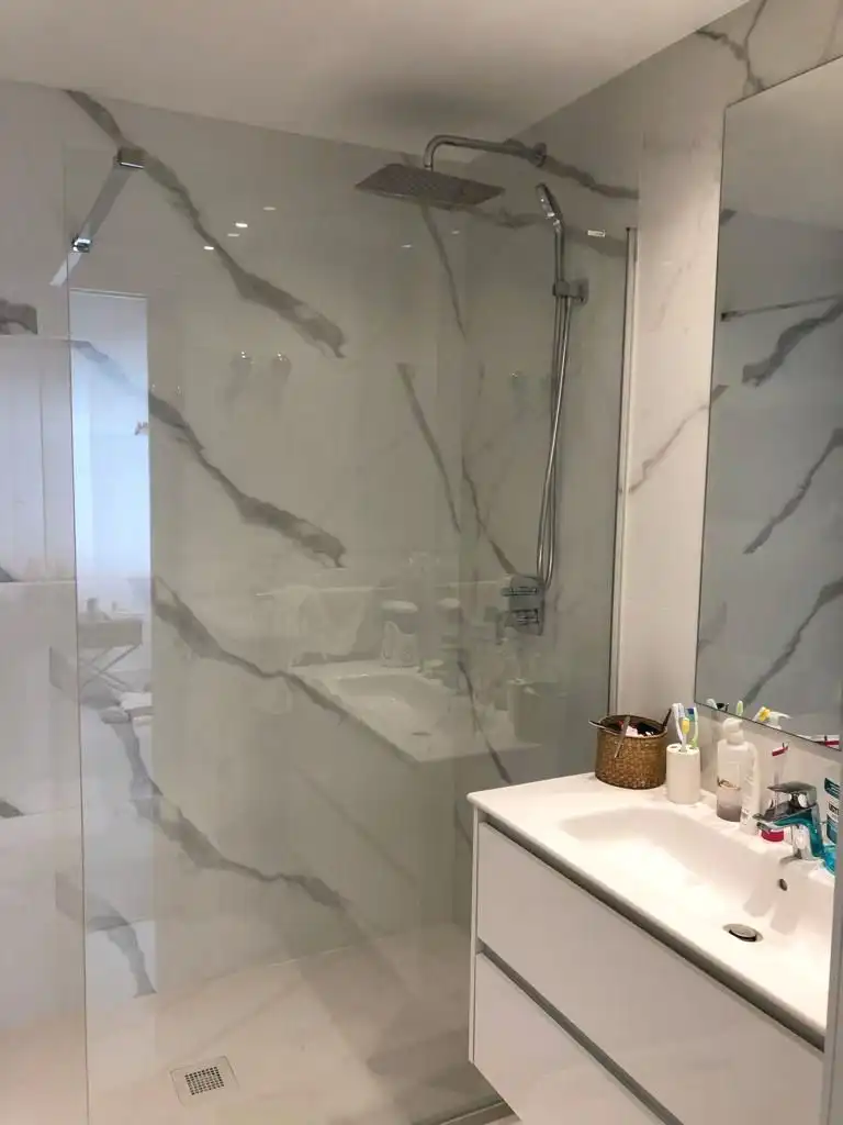 Baño de Dúplex en venta en Marbella con Aire acondicionado, Calefacción y Jardín privado