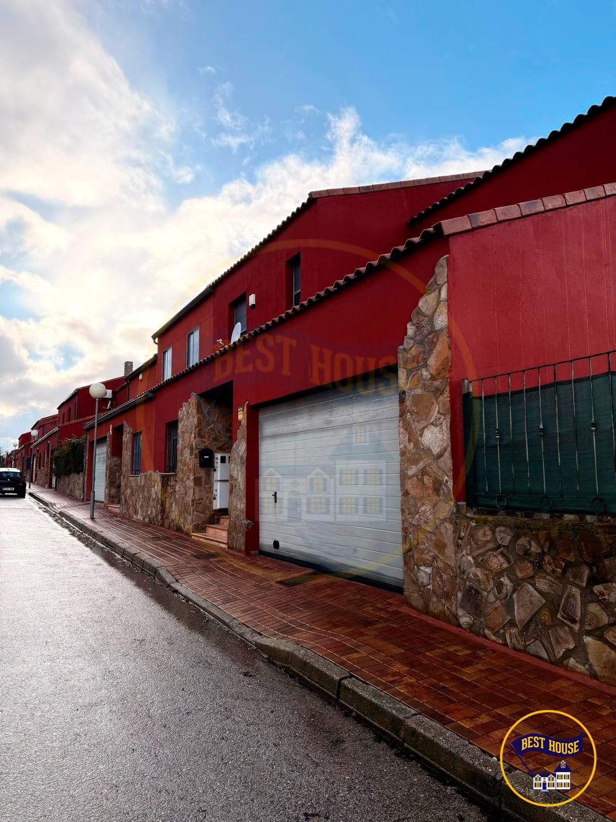 Exterior view of Single-family semi-detached for sale in Villar de Olalla  with Air Conditioner, Private garden and Terrace