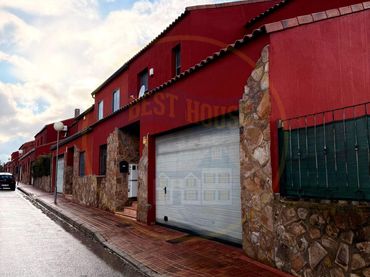 Adosado con balcón en venta en LAS PERNALOSAS