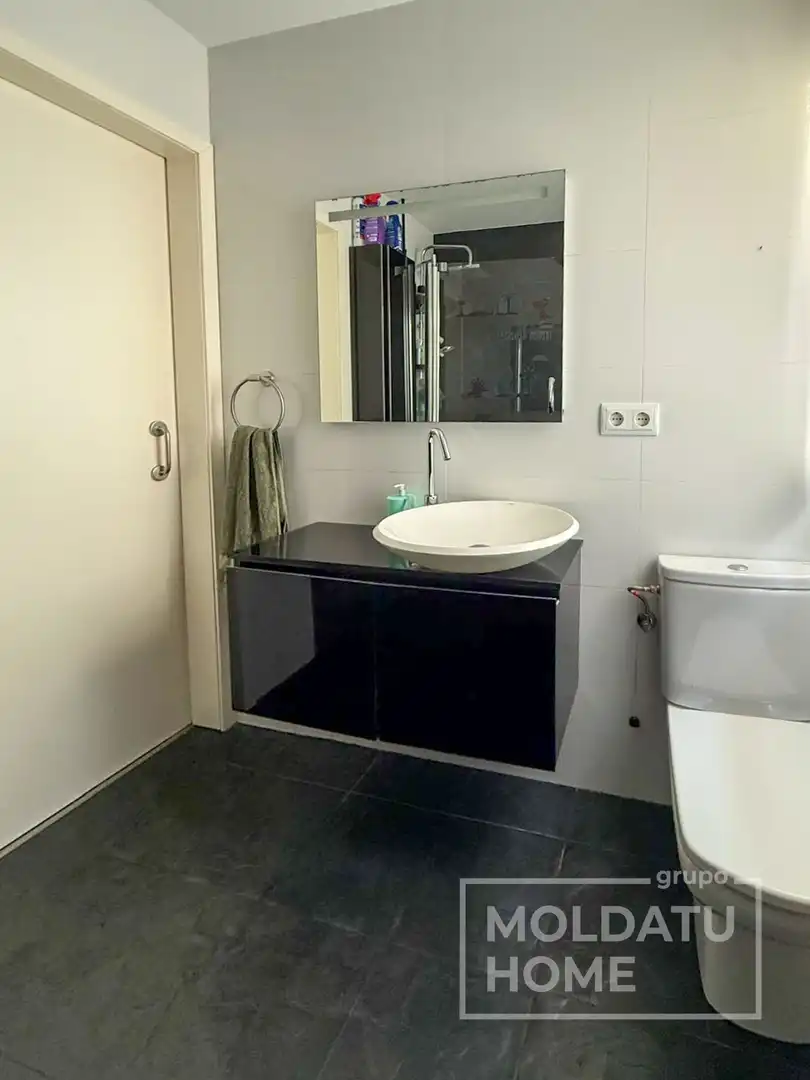 Bathroom of Houses for sale in Abanto y Ciérvana-Abanto Zierbena  with Heating, Private garden and Terrace