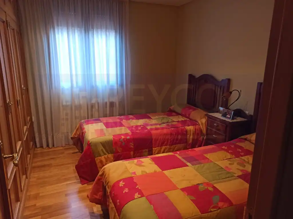 Dormitori de Casa o xalet en venda en Matute