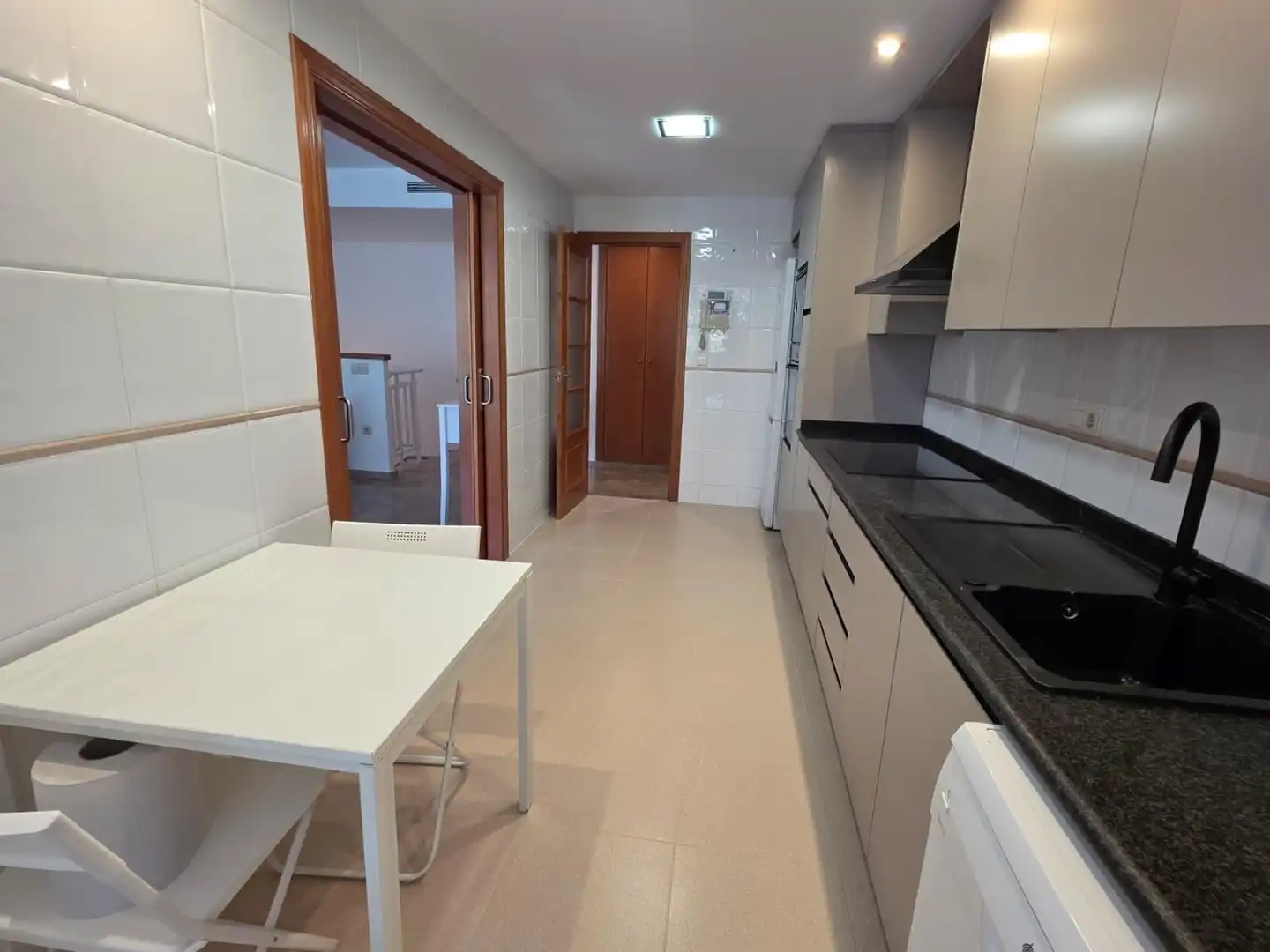 Cocina de Dúplex de alquiler en Valencia con Jardín privado, Terraza y Balcón