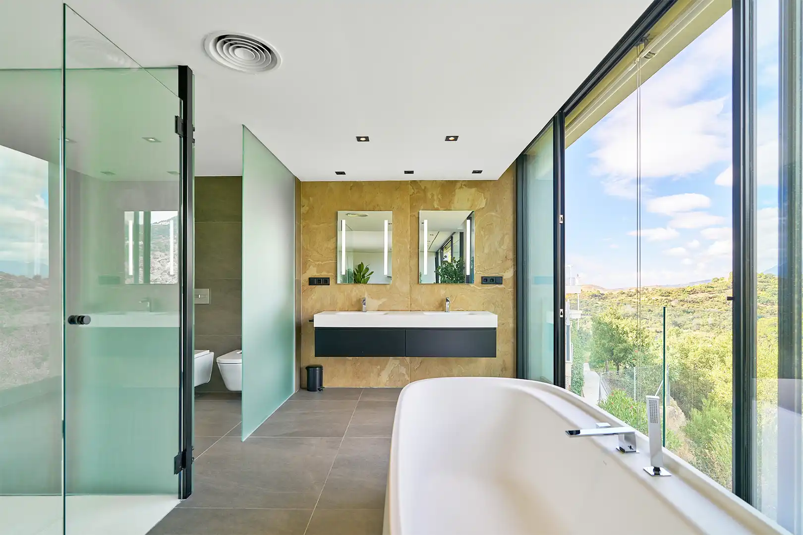 Baño de Casa o chalet en venta en Benahavís con Aire acondicionado, Calefacción y Jardín privado