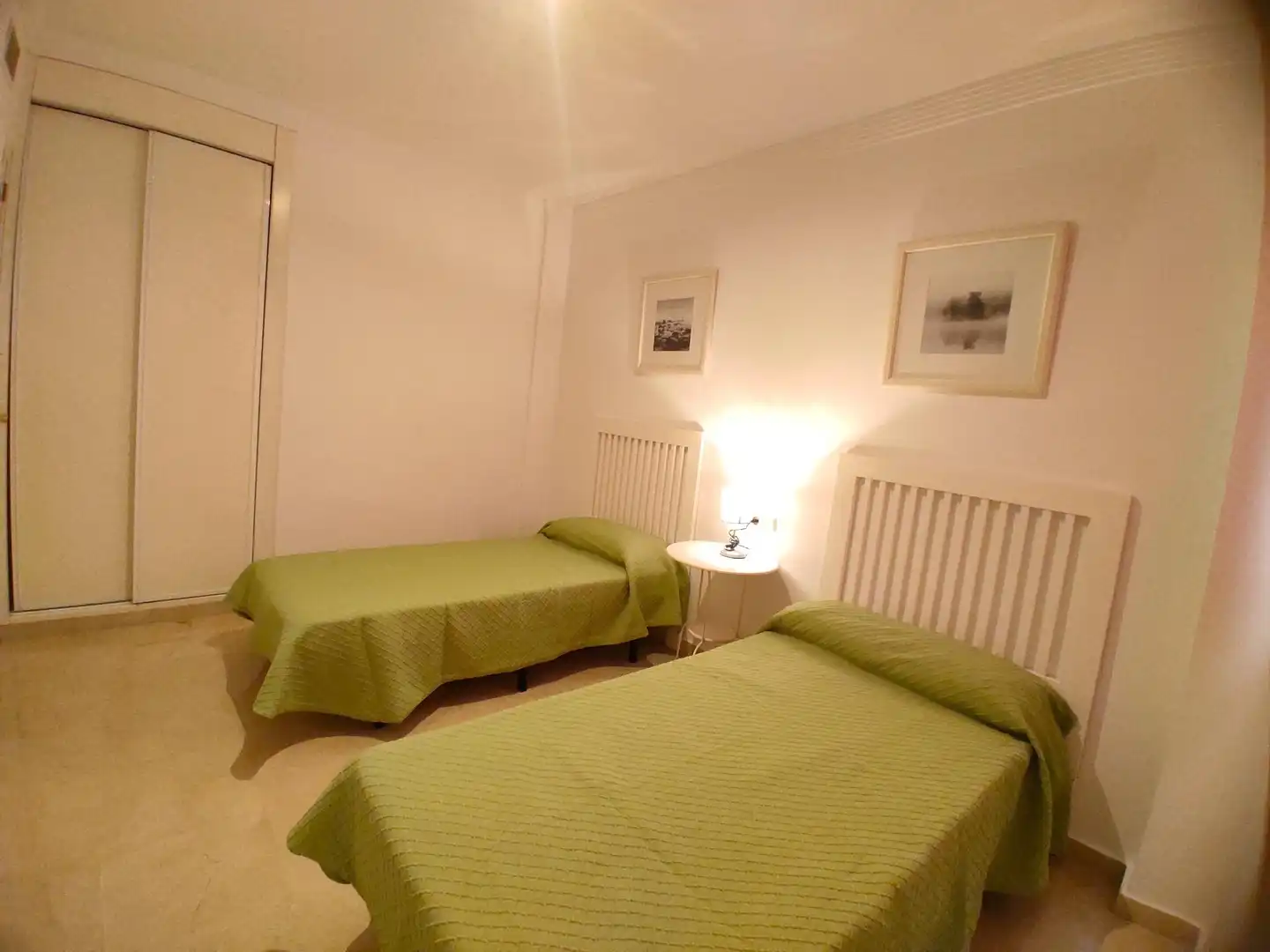 Habitación de Apartamento en venta en Marbella con Aire acondicionado, Terraza y Amueblado