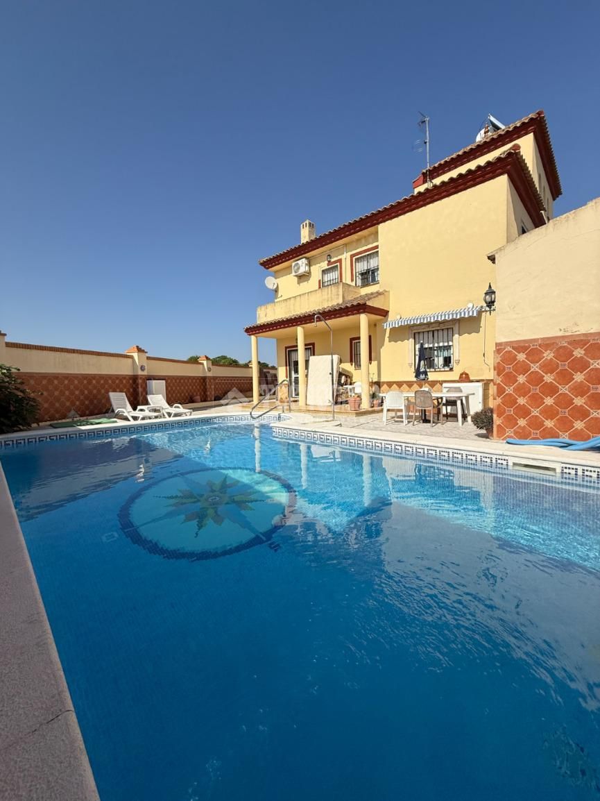 Swimming pool of House or chalet for sale in Gines  with Private garden, Terrace and Balcony