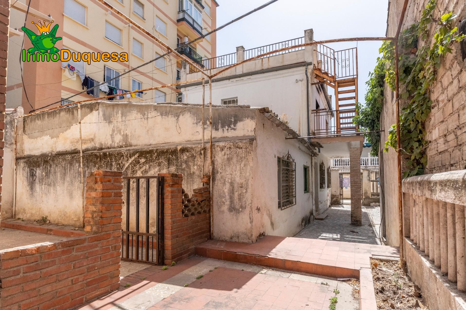 Vista exterior de Casa o xalet en venda en  Granada Capital amb Jardí privat i Alarma