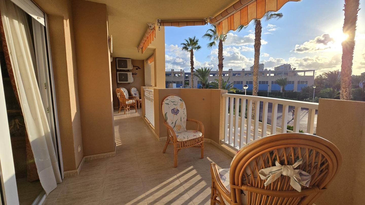 Terraza de Apartamento en venta en La Manga del Mar Menor con Aire acondicionado, Calefacción y Jardín privado