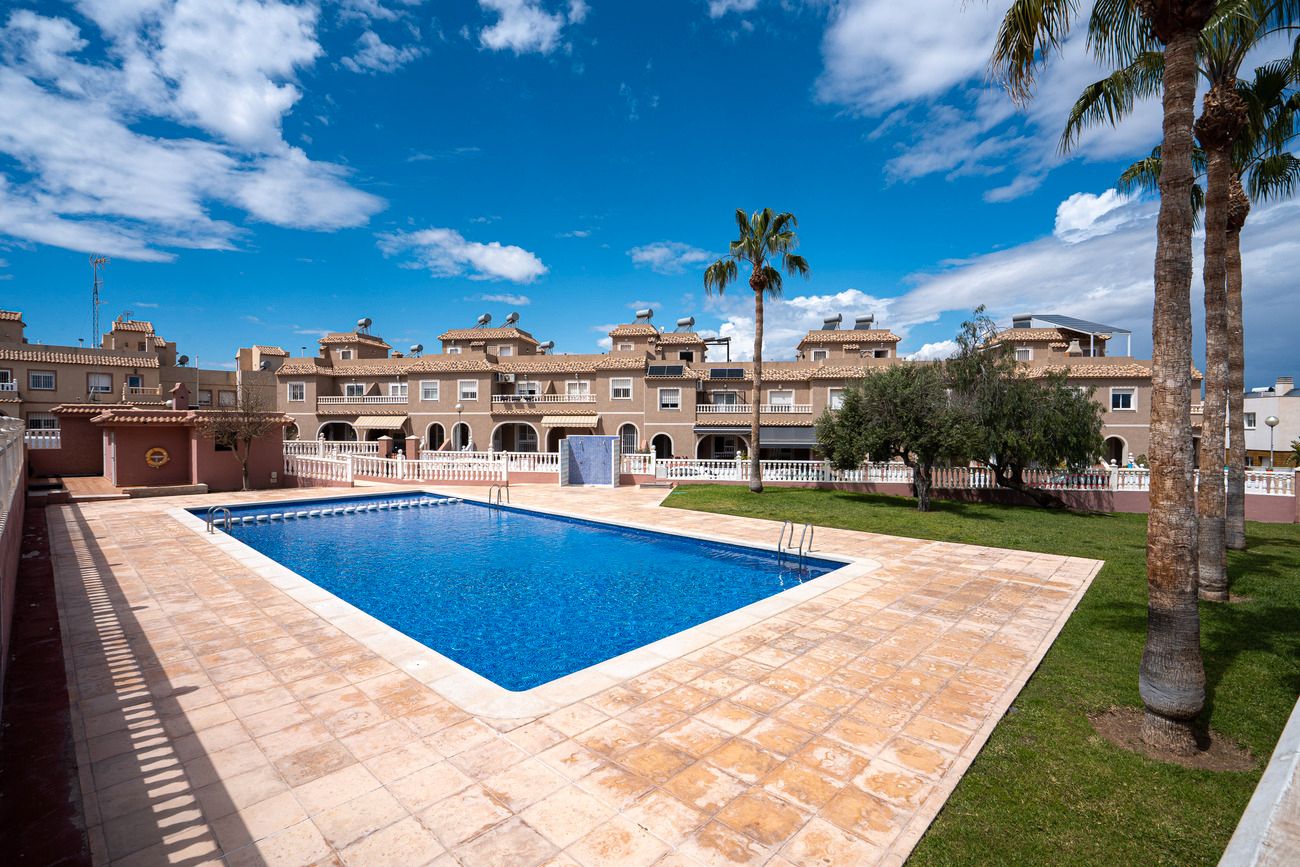 Piscina de Casa adosada en venda en Santa Pola