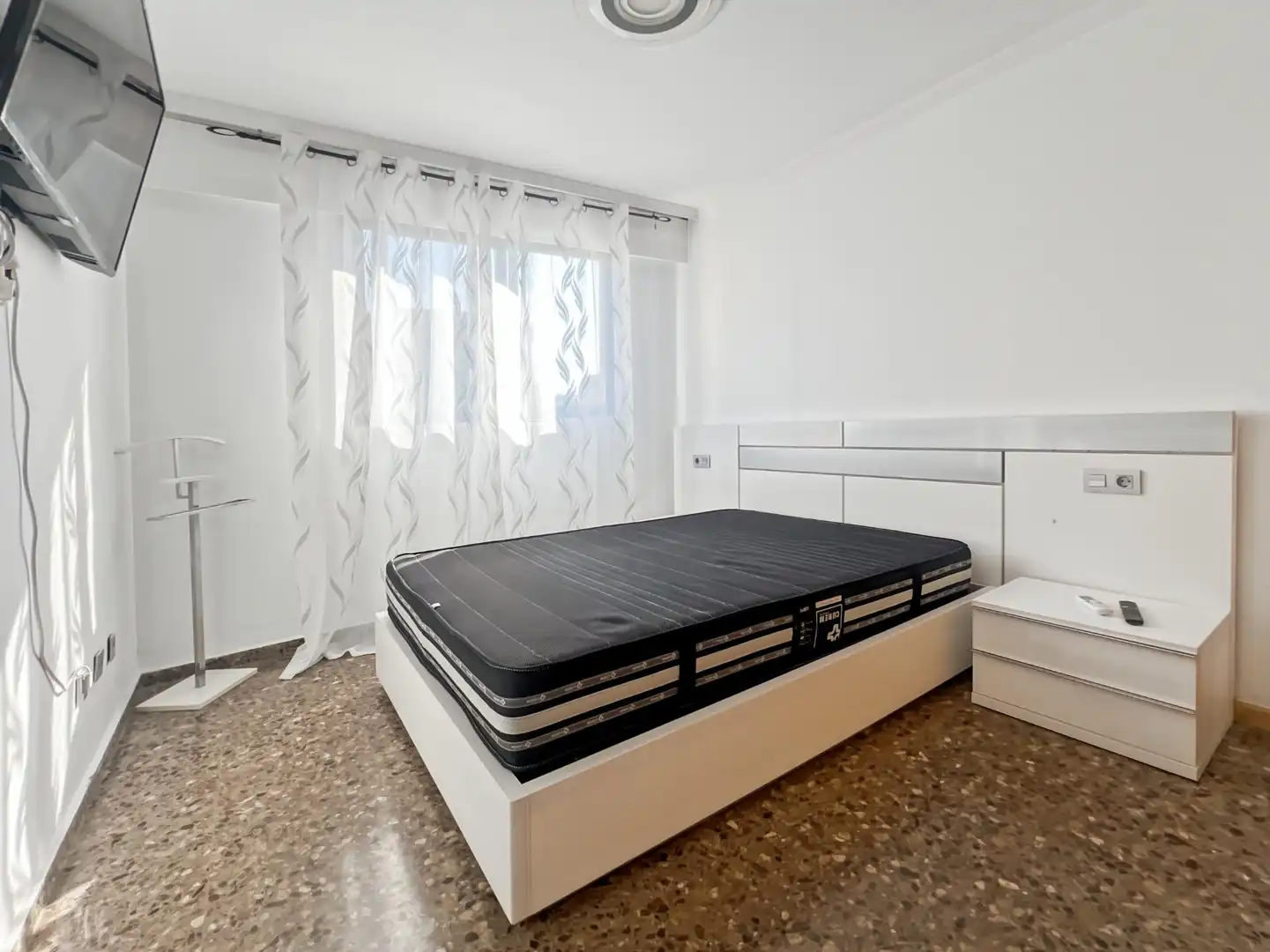 Habitación de Piso de alquiler en Castellón de la Plana / Castelló de la Plana con Aire acondicionado, Amueblado y Balcón