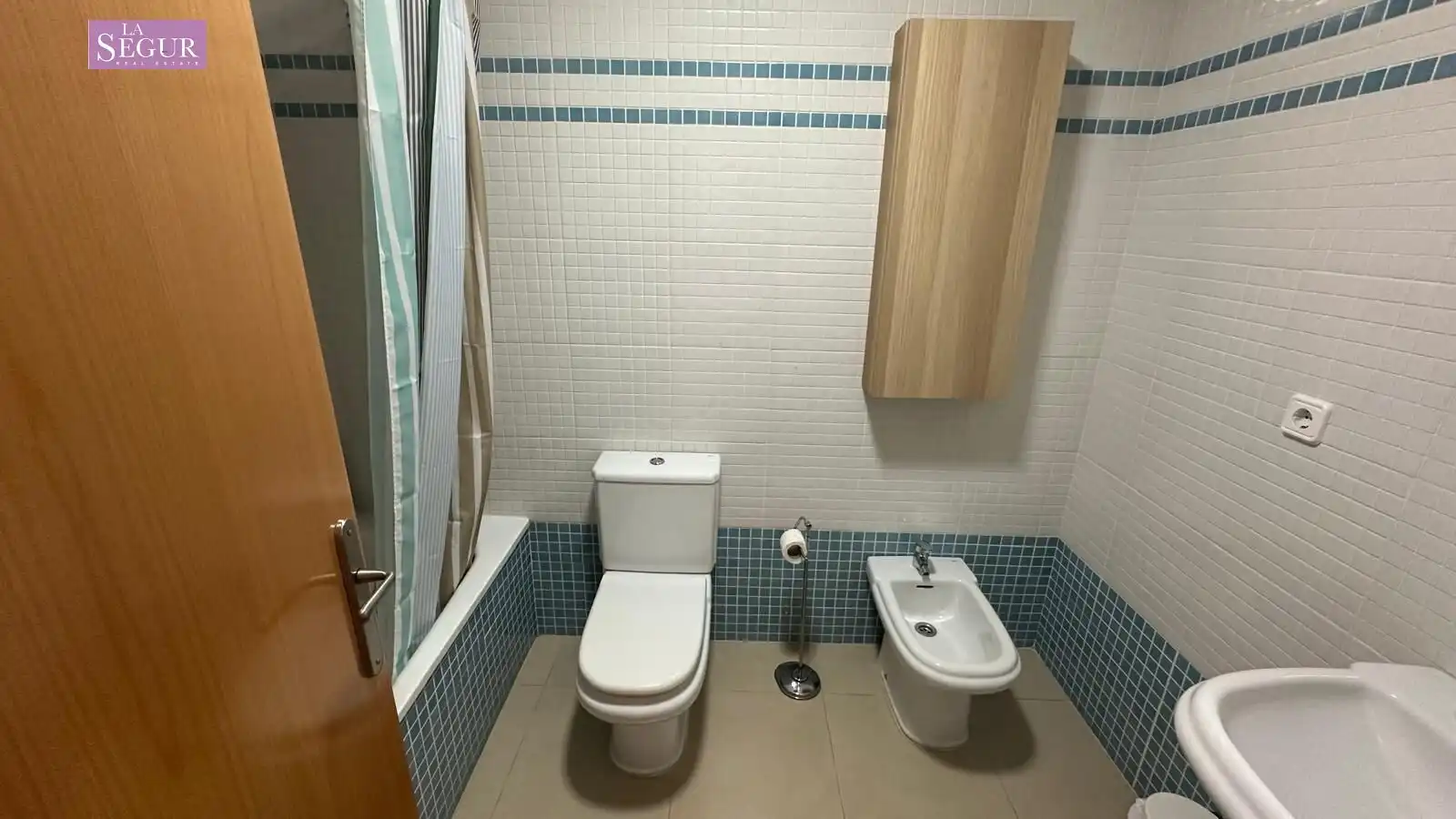 Badezimmer von Wohnung zum Verkauf in Conil de la Frontera mit Klimaanlage, Privatgarten und Abstellraum