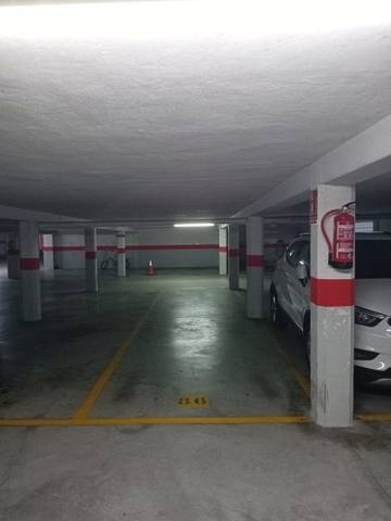 Garaje en Alquiler en Calle Sancho Ramírez en Mendebaldea - Ermitagaña