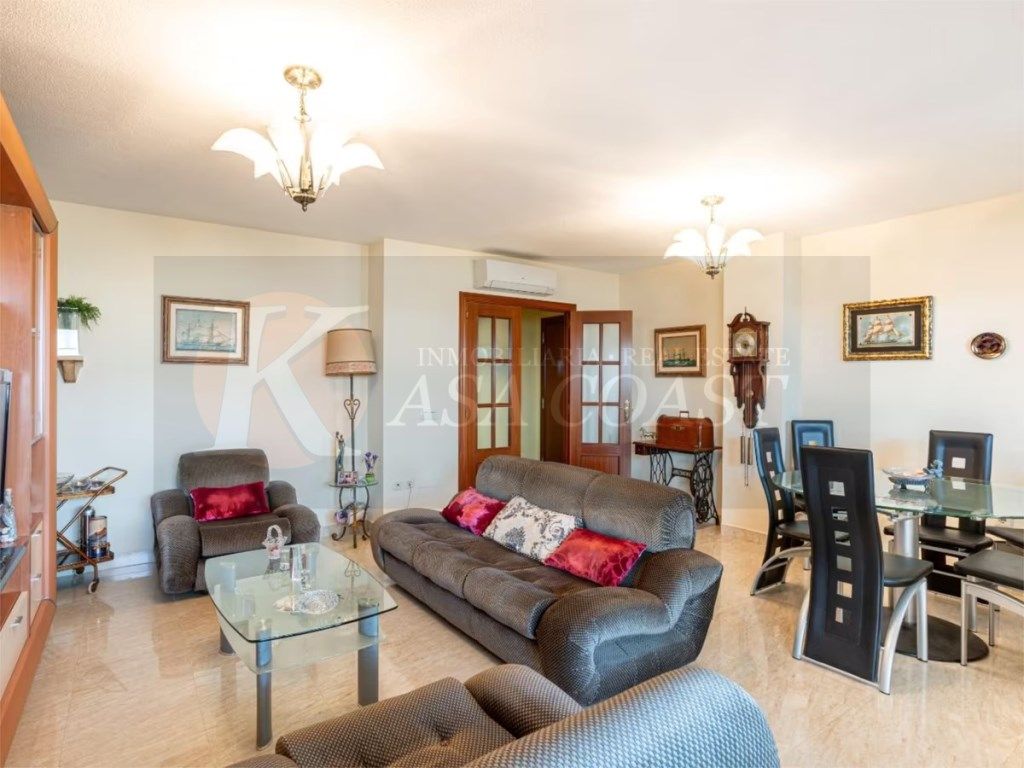 Sala d'estar de Pis en venda en Fuengirola amb Aire condicionat, Jardí privat i Terrassa