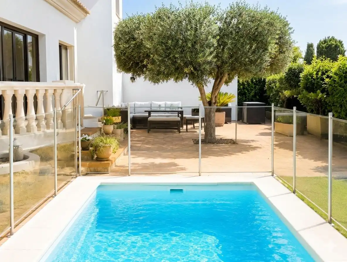 Schwimmbecken von Erdgeschoss zum Verkauf in  Palma de Mallorca mit Klimaanlage, Privatgarten und Abstellraum