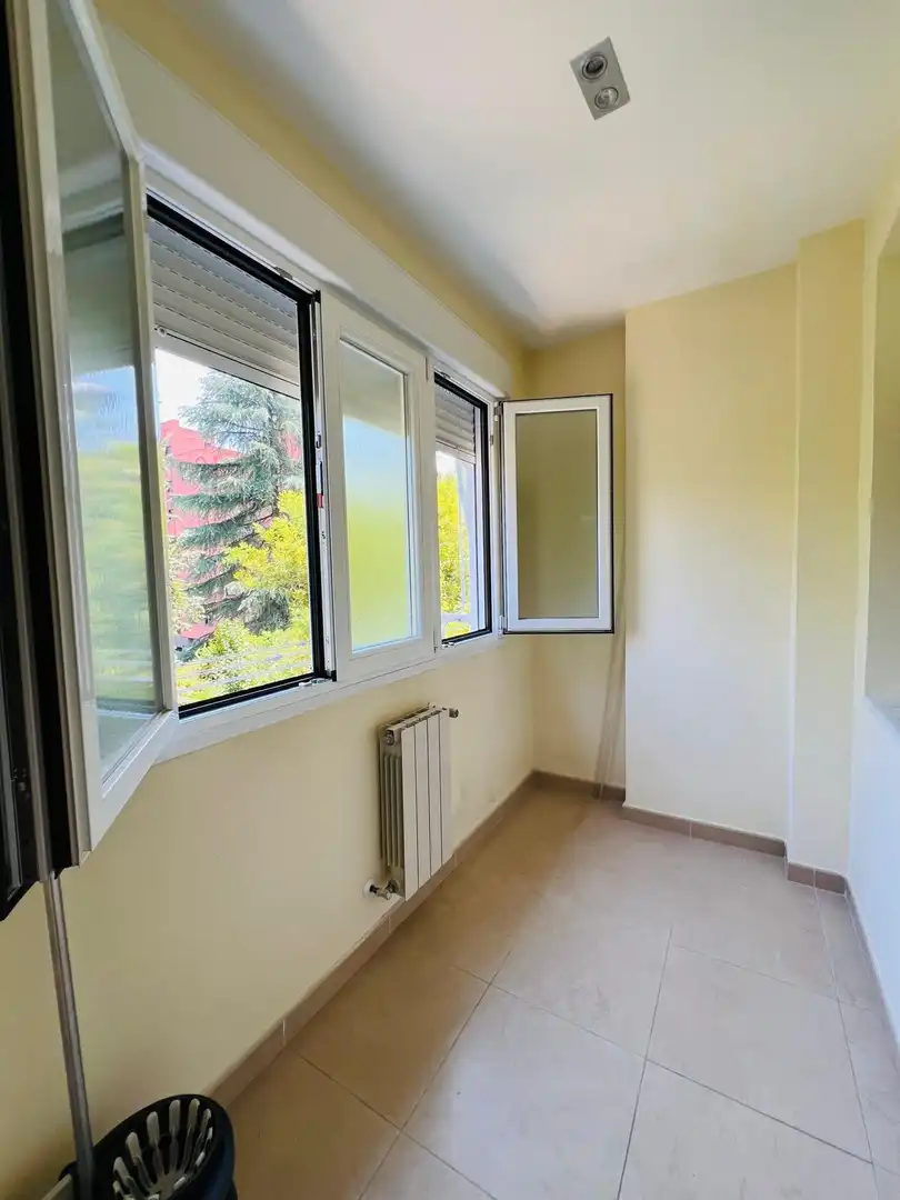 Schlafzimmer von Wohnung zur Miete in Madrid mit Klimaanlage, Heizung und Möbliert