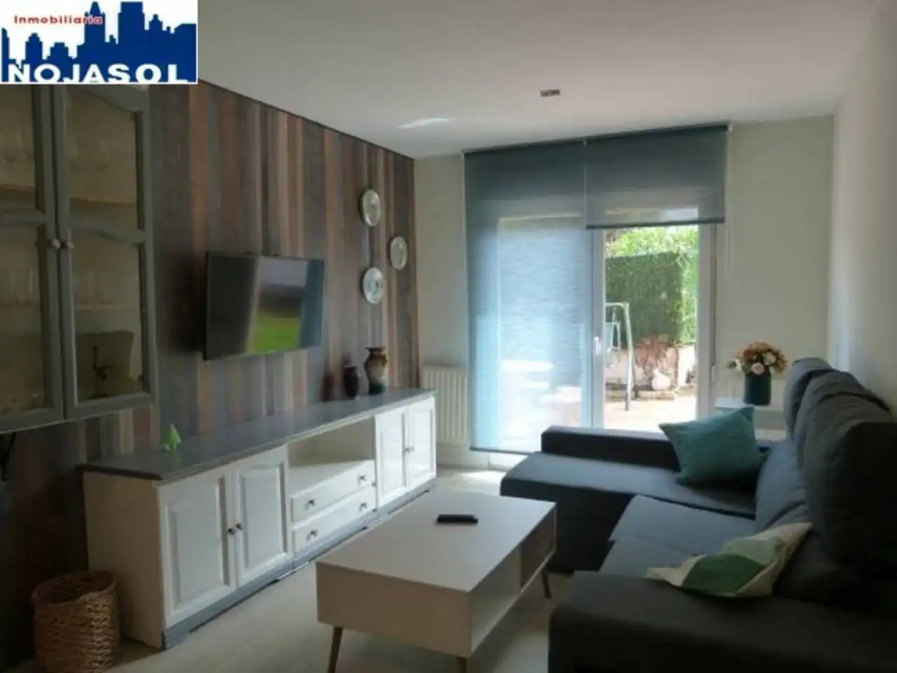 Sala d'estar de Apartament de lloguer en Arnuero amb Calefacció, Jardí privat i Terrassa