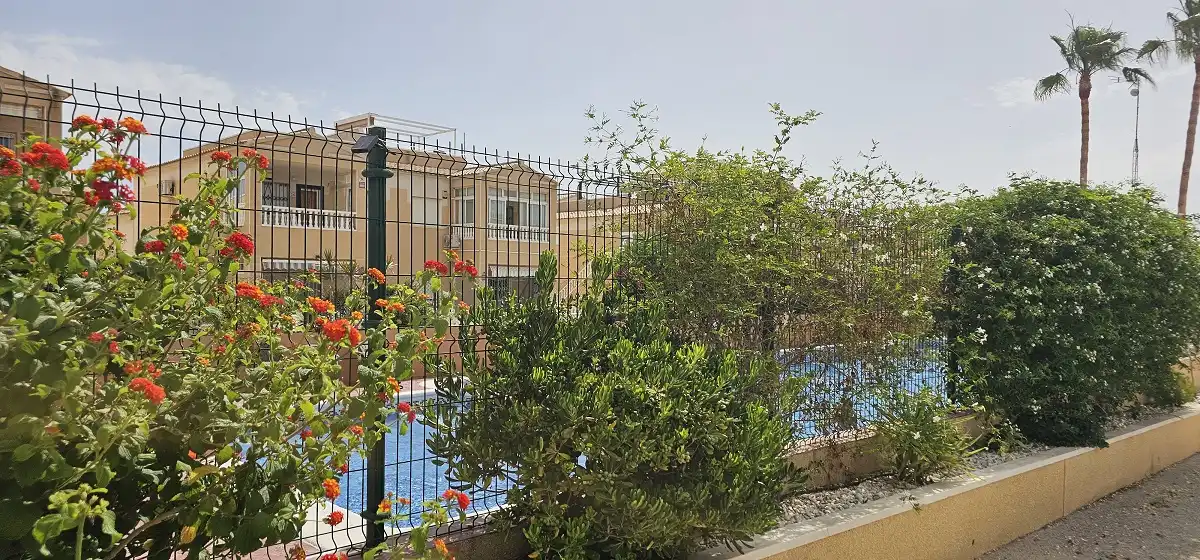 Piscina de Dúplex en venta en Orihuela con Terraza, Piscina y Amueblado