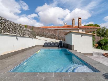 Swimming pool of House or chalet for sale in Colmenar de Oreja  with Air Conditioner, Heating and Private garden