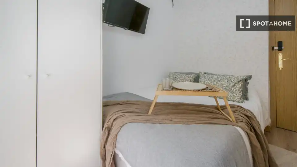 Bedroom of Flat for rent in Madrid  with Air Conditioner, Heating and Furnished