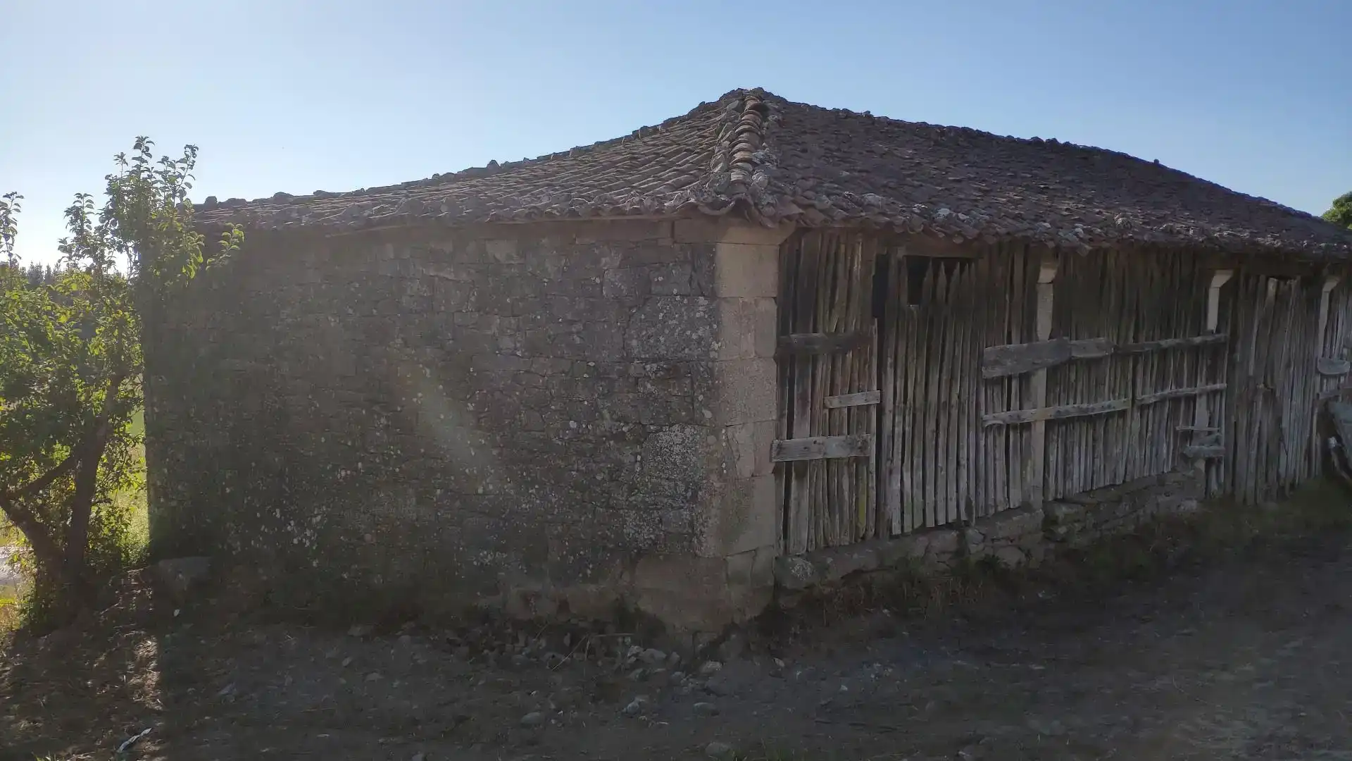 Vista exterior de Casa adosada en venda en Rodeiro amb Jardí privat i Traster