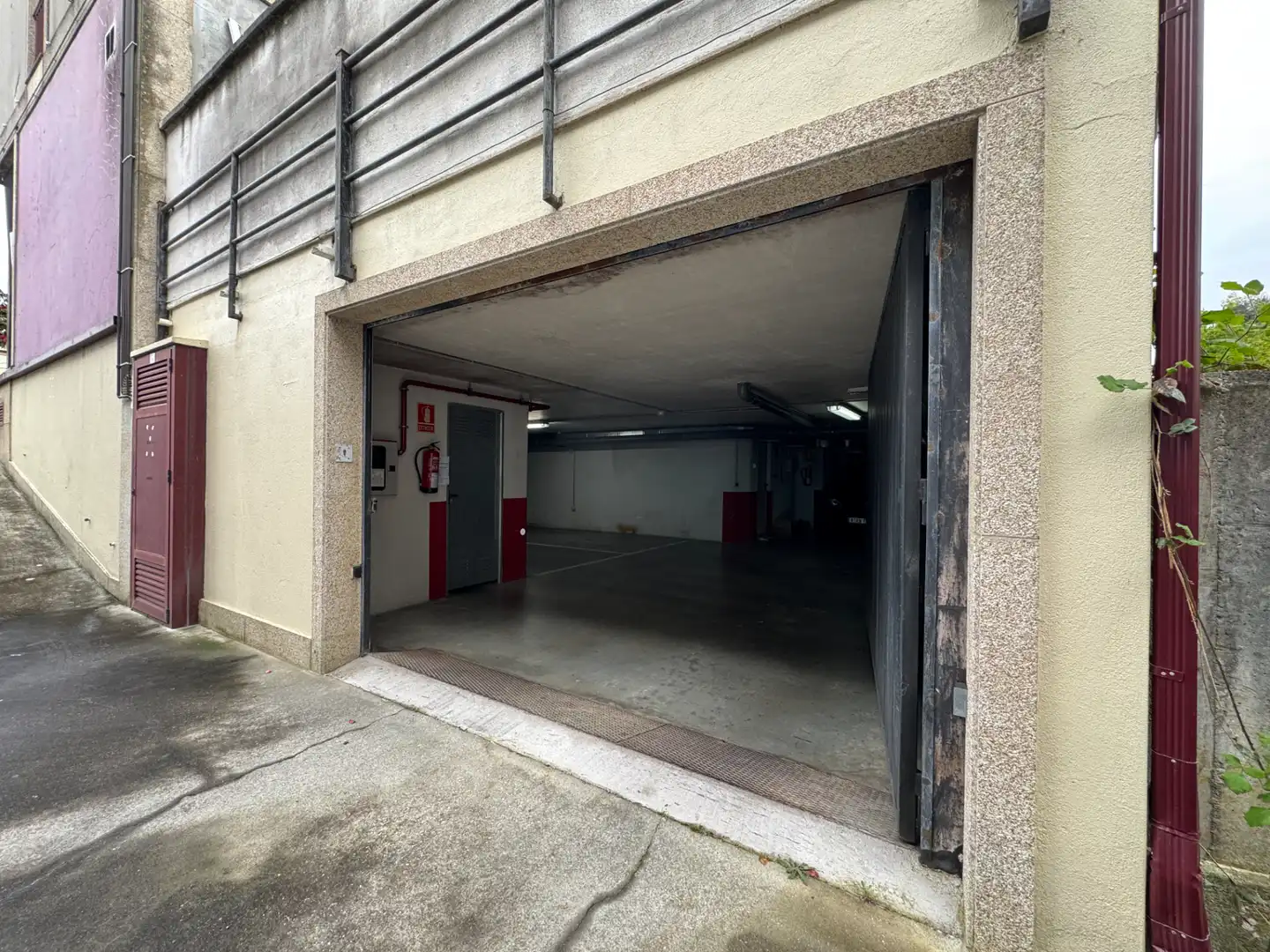 Parking to rent in Travesía de Montouto 49, imagen 2