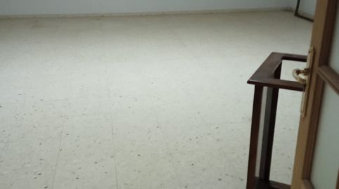 Foto 3 de Oficina de alquiler en Crevillent, Alicante