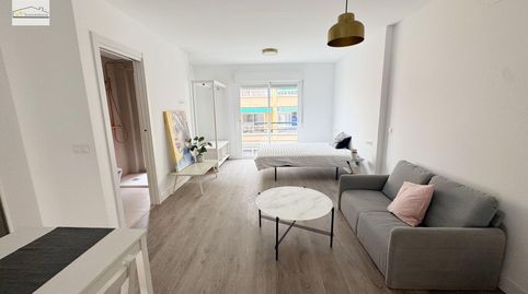 Foto 4 de Piso en venta en Los Castillejos - La Trinidad, Málaga Capital