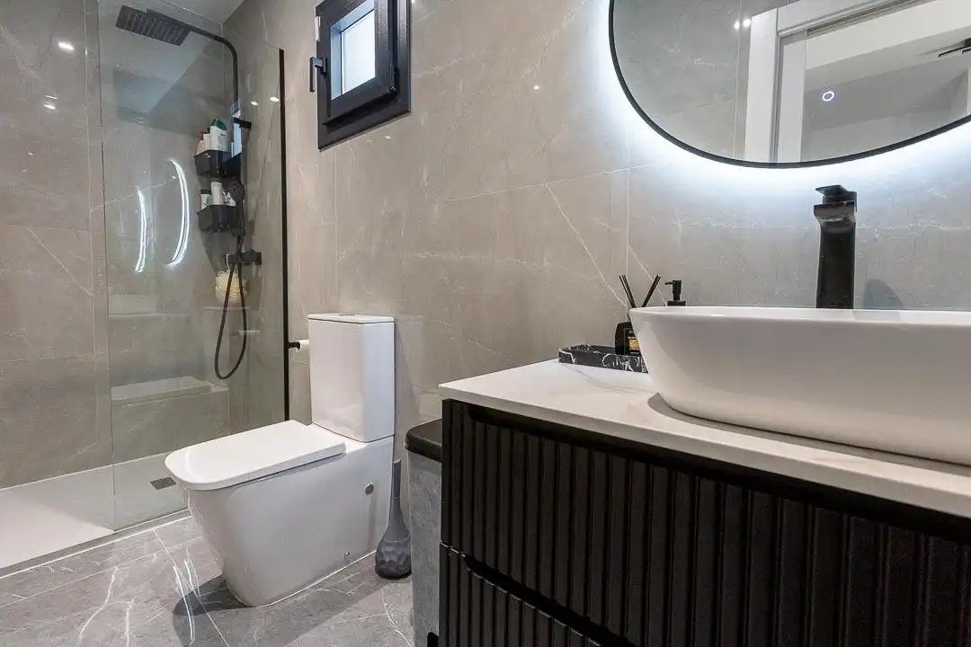 Baño de Casa adosada en venta en Málaga con Aire acondicionado, Terraza y Amueblado