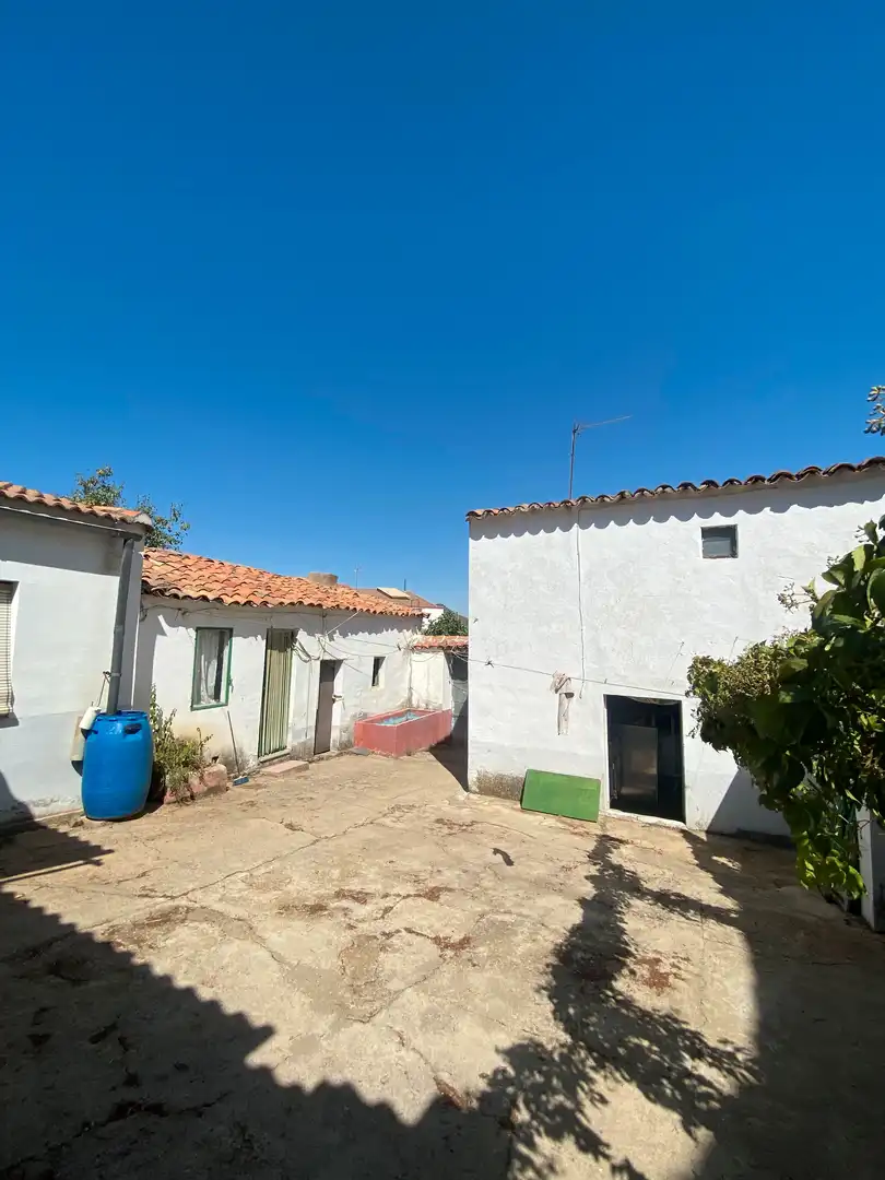 Vista exterior de Finca rústica en venda en Cabeza del Buey amb Traster