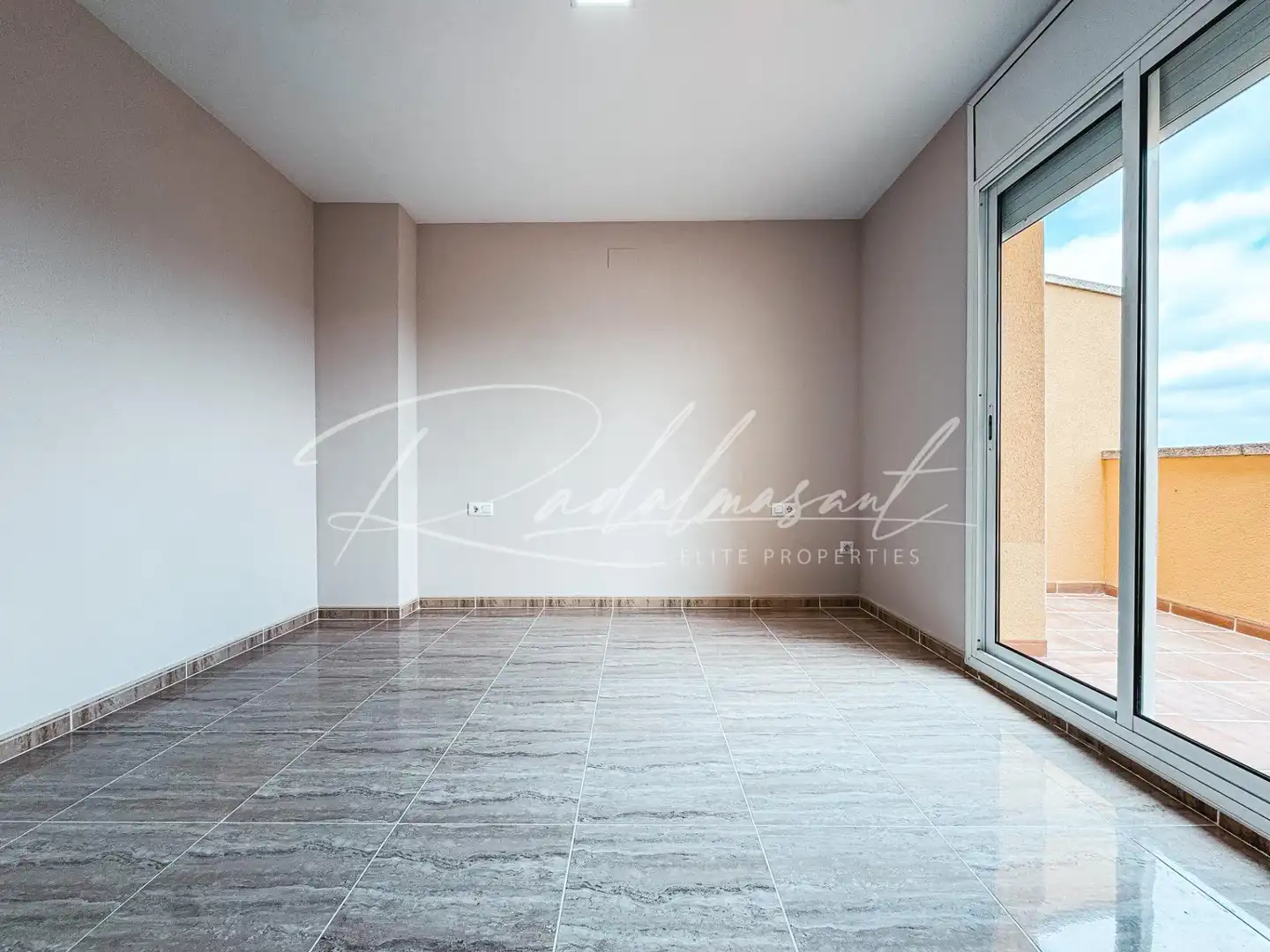 Wohnzimmer von Einfamilien-Reihenhaus zum Verkauf in Alcover mit Privatgarten und Terrasse