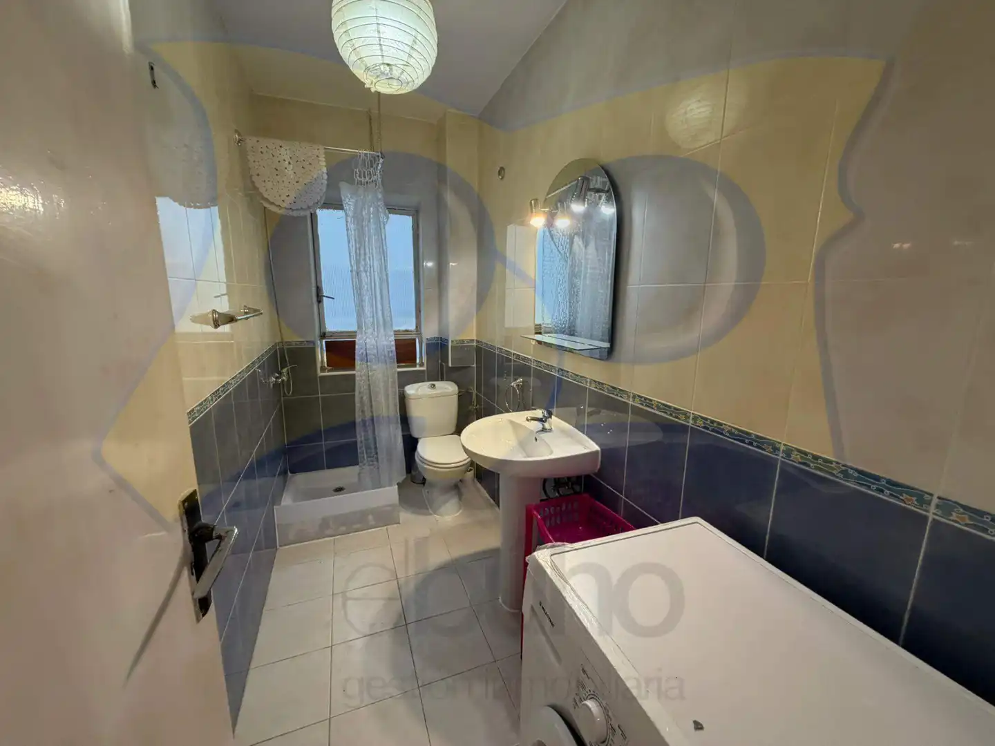 Baño de Piso de alquiler en Salamanca con Amueblado