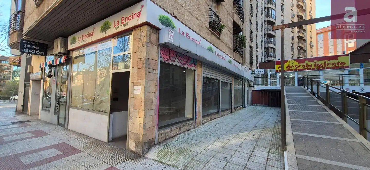 Geschaftsraum zur Miete in Avenida de Portugal, Centro