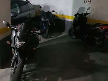 Moto in affitto a Calle Juan Martínez Villergas 4G