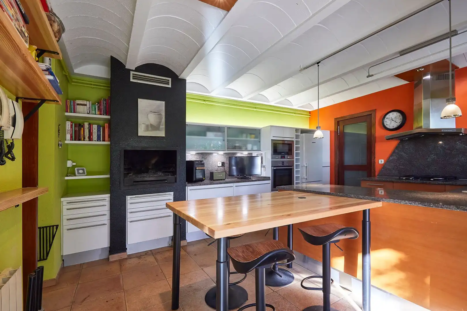 Küche von Haus oder Chalet zum Verkauf in Premià de Dalt mit Klimaanlage, Heizung und Privatgarten