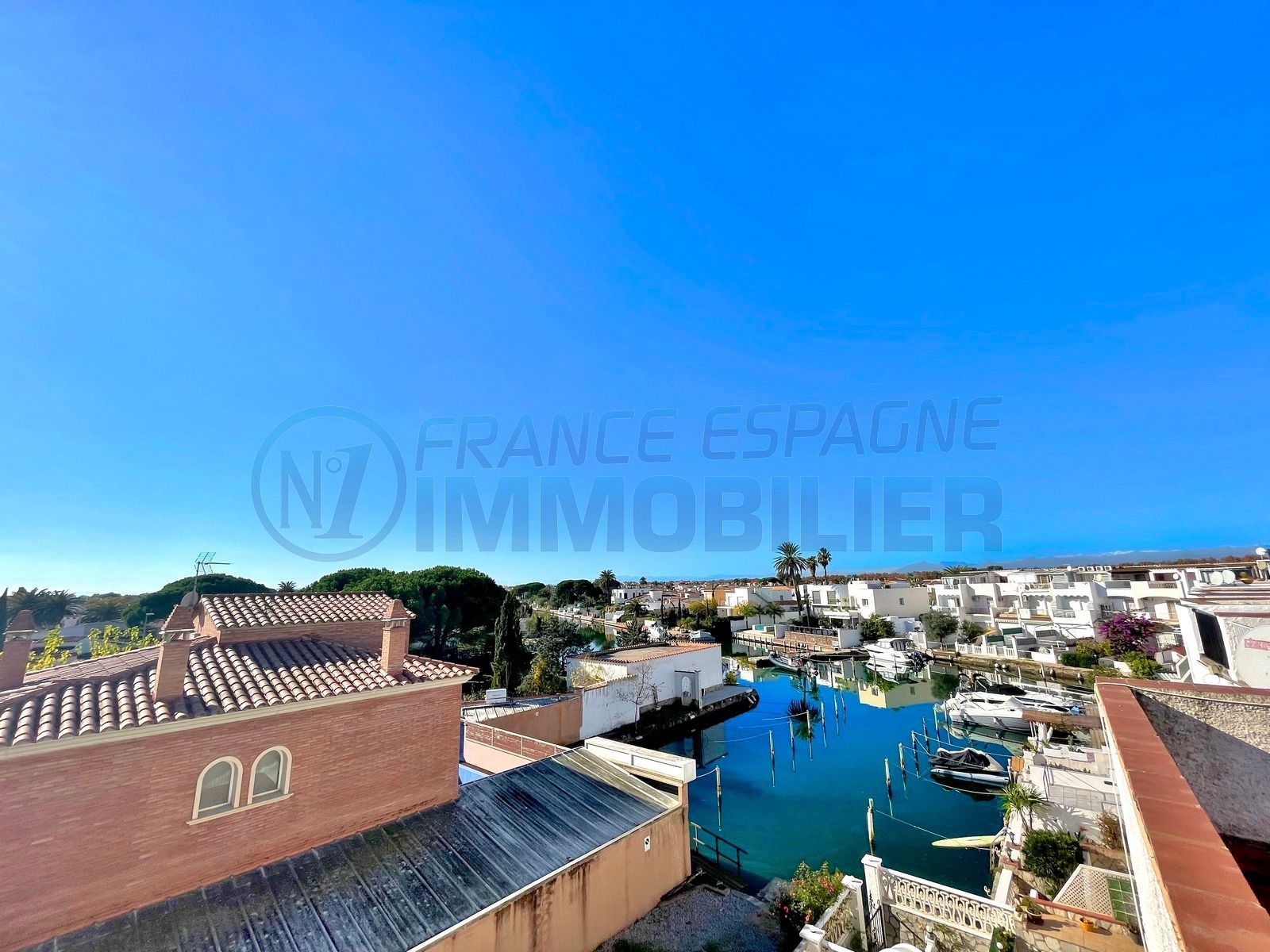 Exterior view of House or chalet for sale in Empuriabrava  with Furnished
