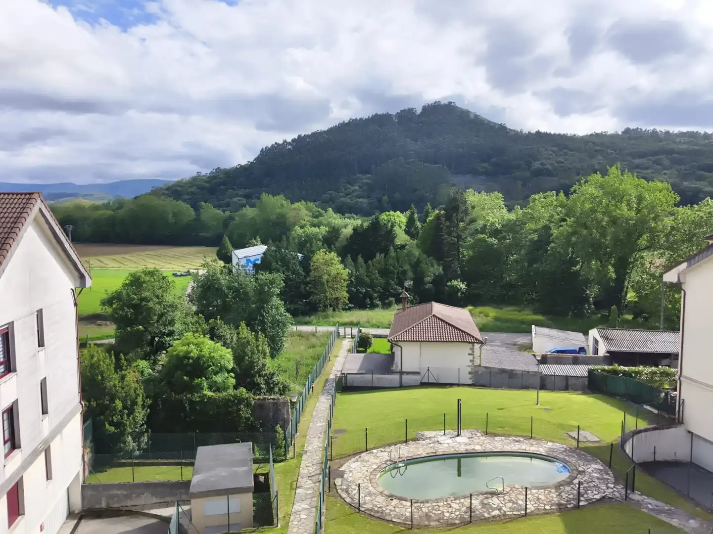 Jardín de Ático de alquiler en Entrambasaguas con Calefacción, Terraza y Amueblado
