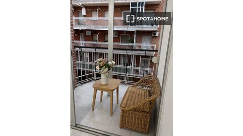 Foto 5 de Piso de alquiler en Numancia, Madrid Capital