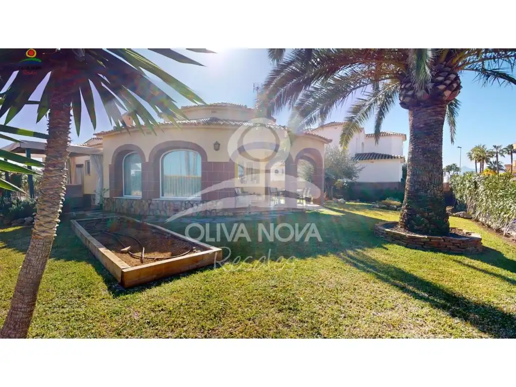 Vista exterior de Casa o chalet en venta en Oliva con Jardín privado