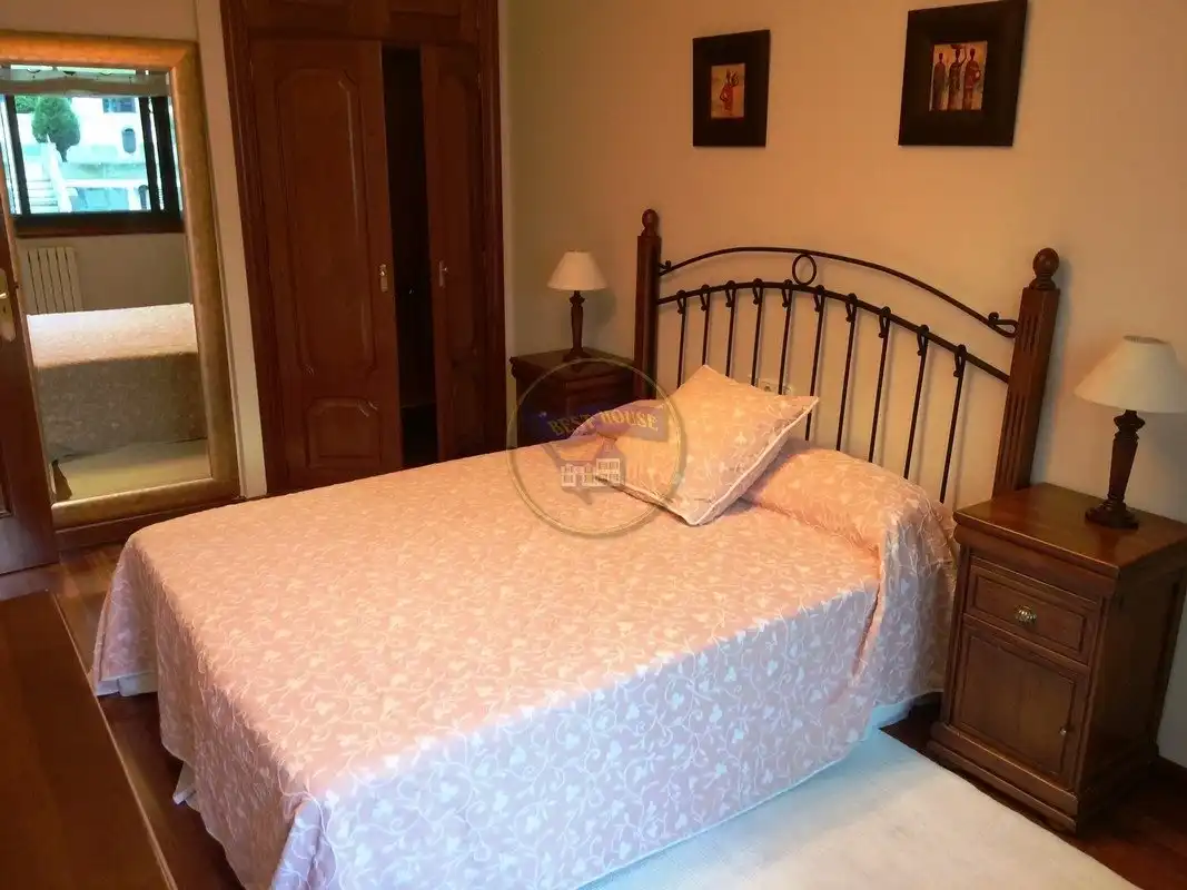 Habitación de Piso en venta en Vigo  con Calefacción, Jardín privado y Parquet