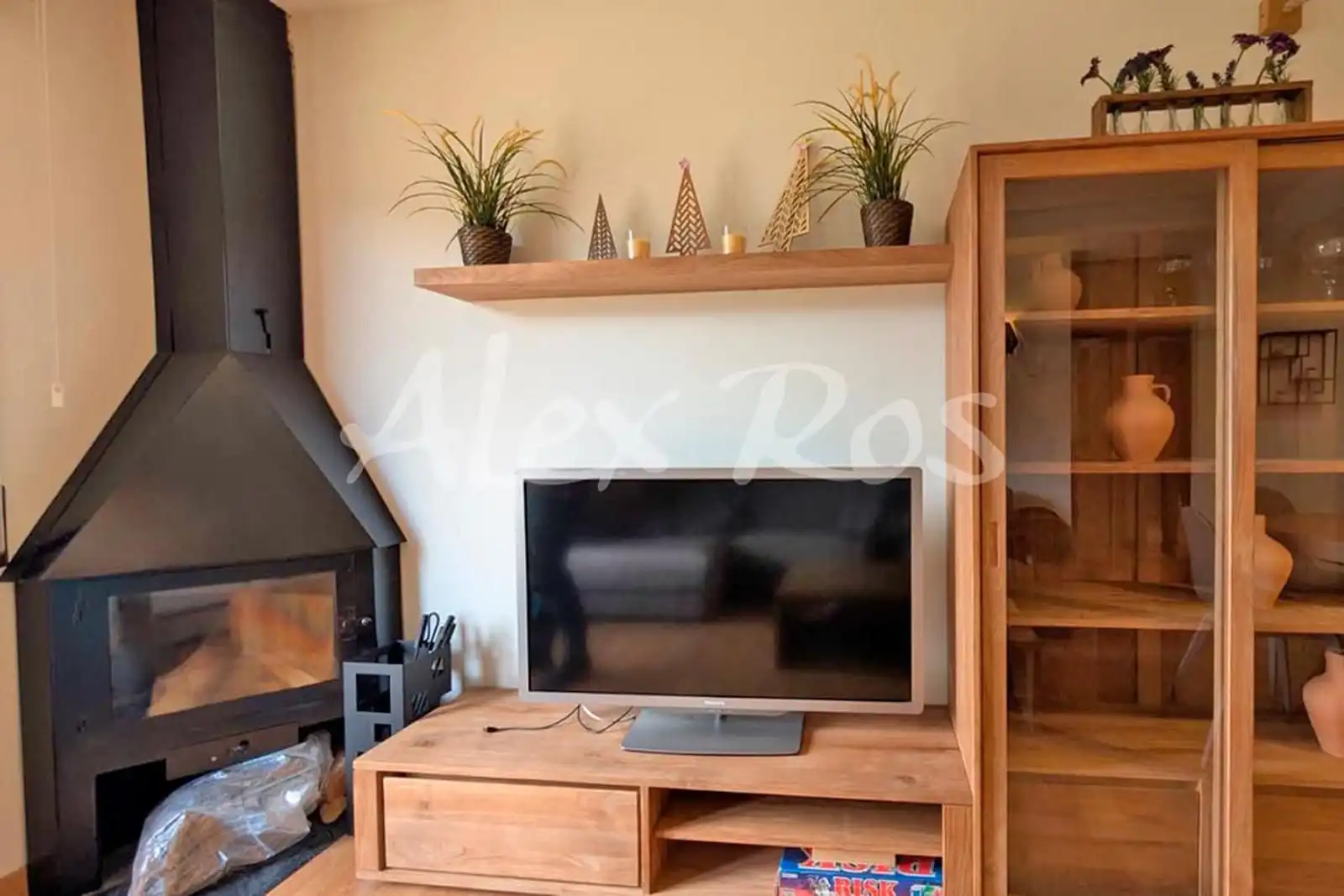 Wohnzimmer von Wohnung zum Verkauf in Alp mit Heizung, Terrasse und Abstellraum