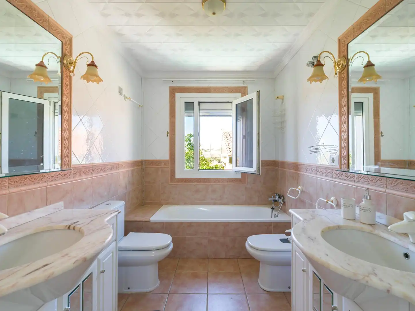 Bany de Casa o xalet en venda en San Bartolomé de Tirajana amb Aire condicionat, Jardí privat i Terrassa