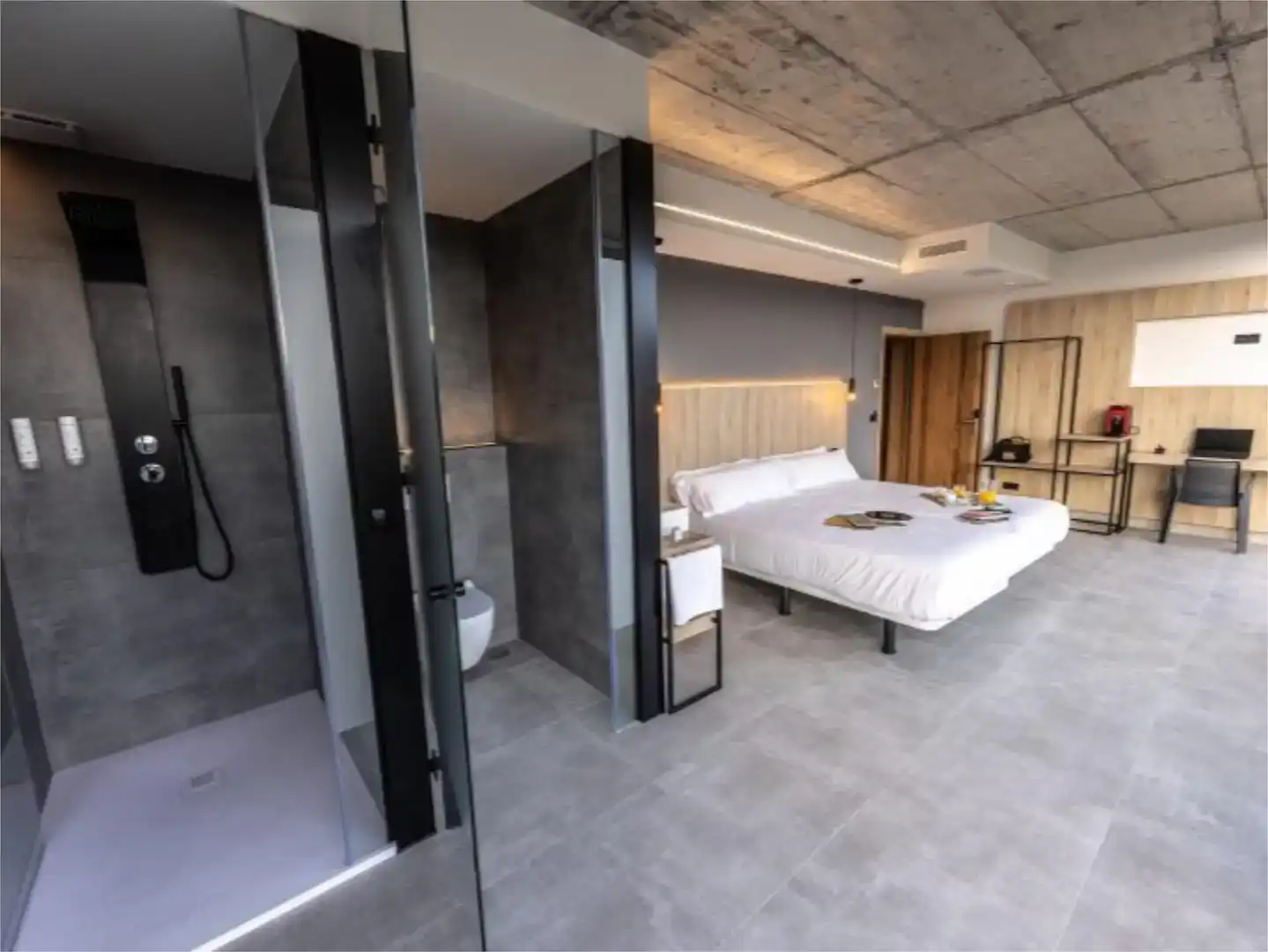 Schlafzimmer von Geschaftsraum zum Verkauf in Camariñas mit Klimaanlage, Parkett und Möbliert