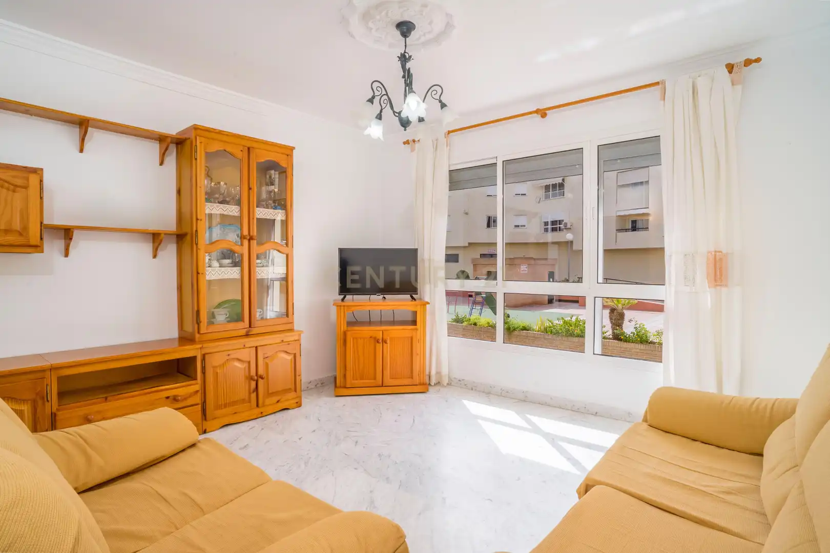 Sala d'estar de Pis en venda en Estepona amb Aire condicionat