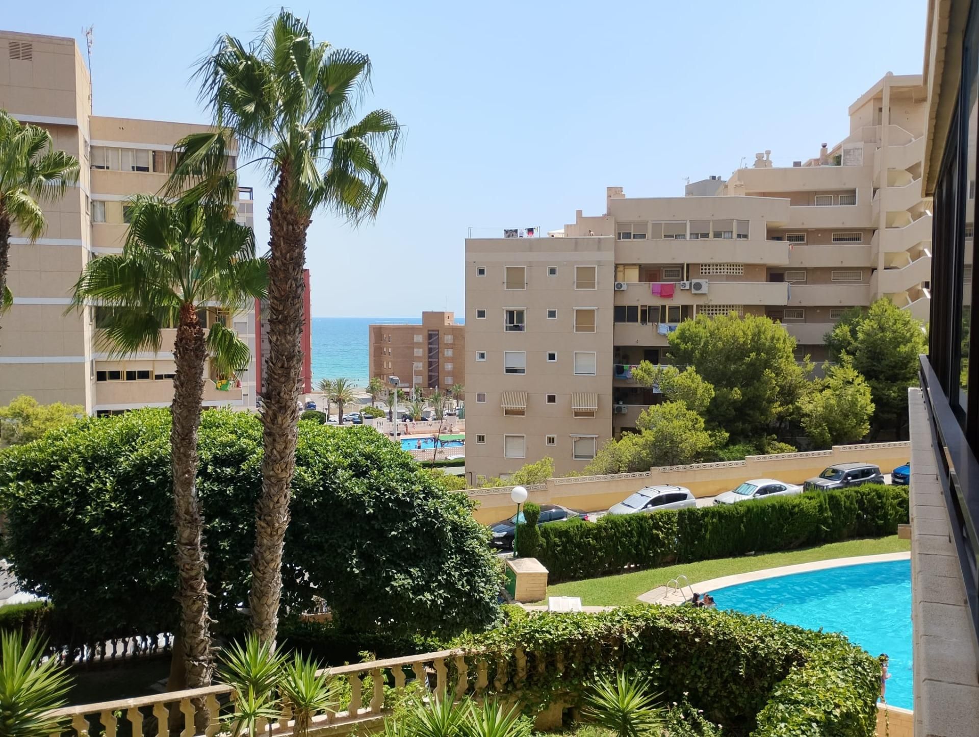 Vista exterior de Apartament de lloguer en Elche / Elx amb Calefacció, Jardí privat i Terrassa