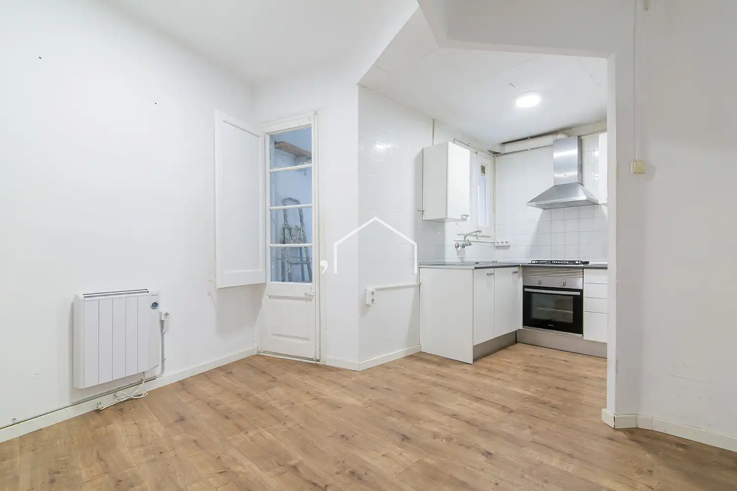 Küche von Wohnung zum Verkauf in Barcelona mit Heizung, Parkett und Ofen