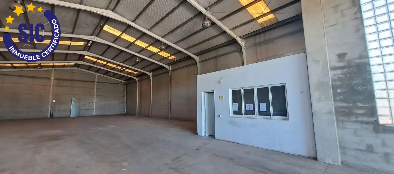 Vista exterior de Nave industrial en venta en El Genovés