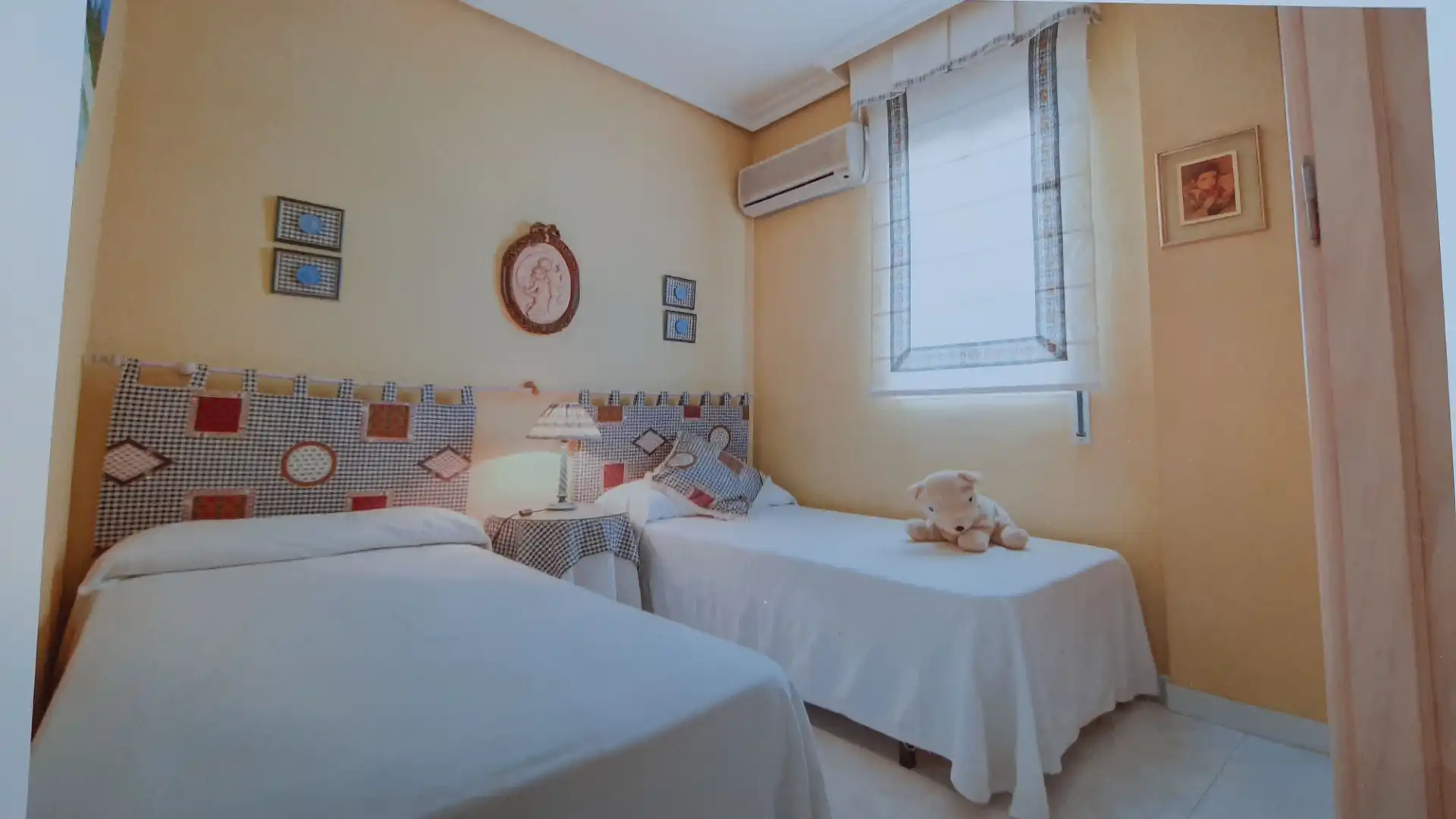 Habitación de Casa adosada en venta en Lucena con Aire acondicionado, Calefacción y Jardín privado