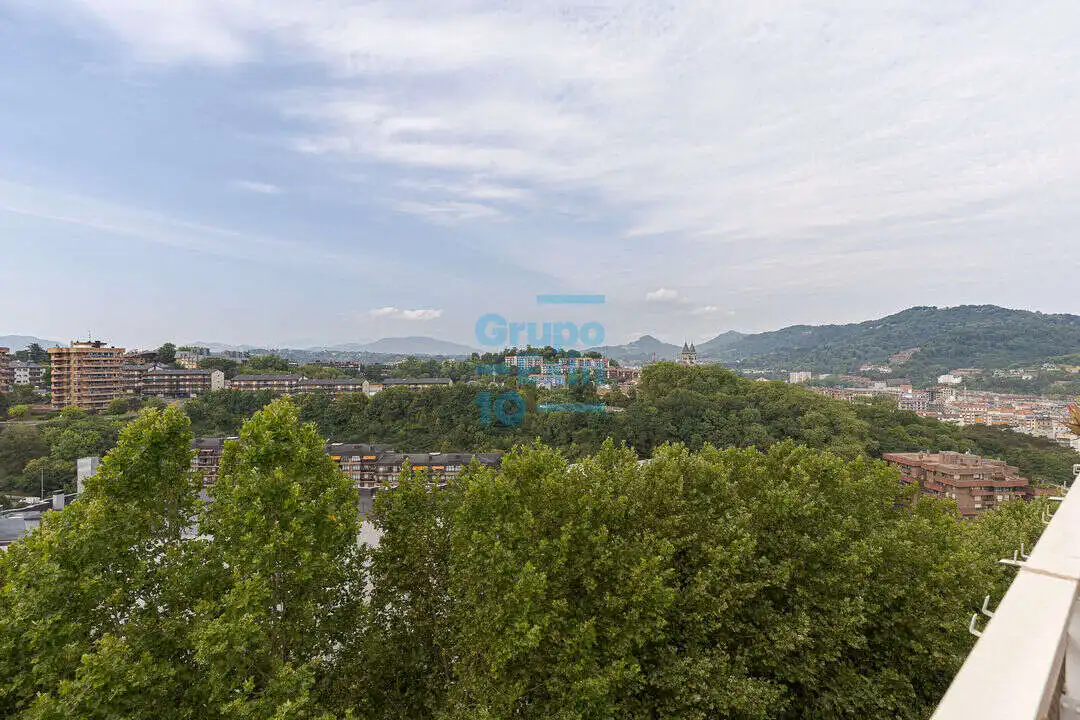 Terrassa de Àtic en venda en Donostia - San Sebastián  amb Calefacció, Terrassa i Piscina