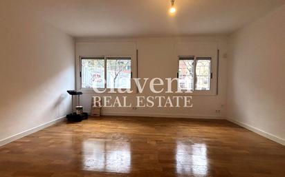 Exterior view of Planta baja for sale in  Barcelona Capital