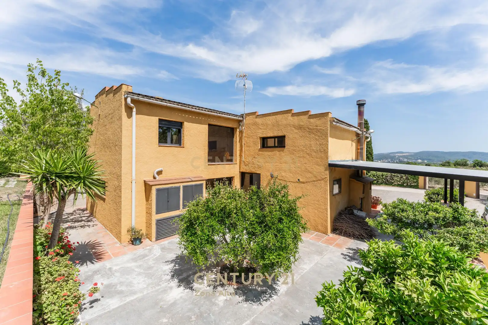 Vista exterior de Casa o xalet en venda en Castellví de la Marca amb Piscina